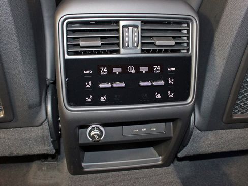 Used 2025 Porsche Cayenne Coupe image 35