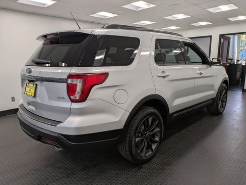 Used 2018 Ford Explorer XLT w/ Equipment Group 202A image 4