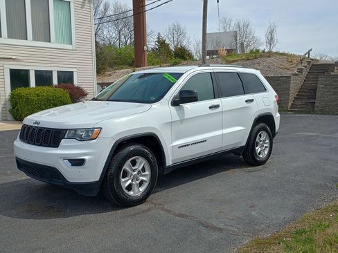 Used 2017 Jeep Grand Cherokee Laredo w/ Quick Order Package 23E image 1