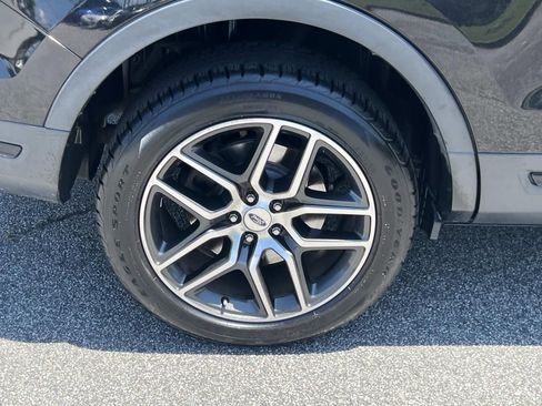 Used 2019 Ford Explorer Sport w/ Equipment Group 401A AWD/4WD image 17