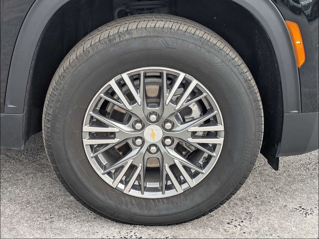 Used 2026 Chevrolet Traverse LT FWD image 12