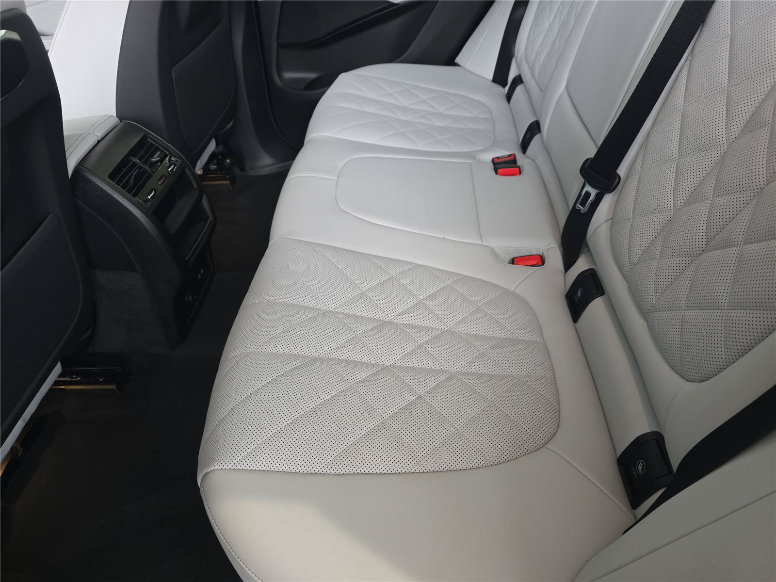 Used 2026 BMW X5 sDrive40i RWD image 13