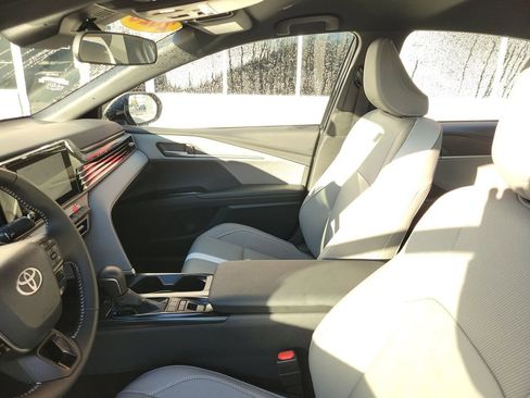 Used 2025 Toyota Camry LE image 18