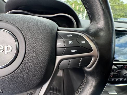 Used 2020 Jeep Grand Cherokee Altitude AWD/4WD image 19