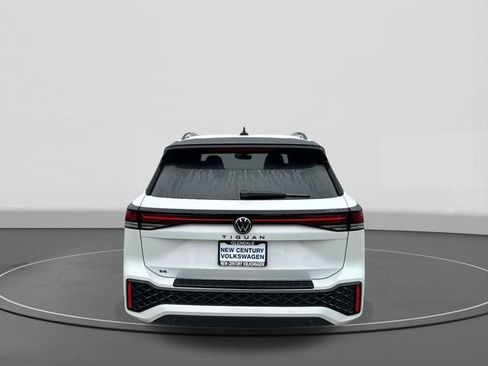 New 2026 Volkswagen Tiguan SE R-Line image 4