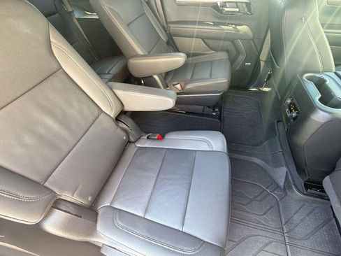 Used 2025 Chevrolet Tahoe Z71 w/ Comfort Package AWD/4WD image 30