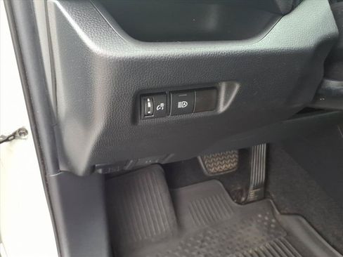 Used 2021 Toyota RAV4 XLE AWD/4WD image 28