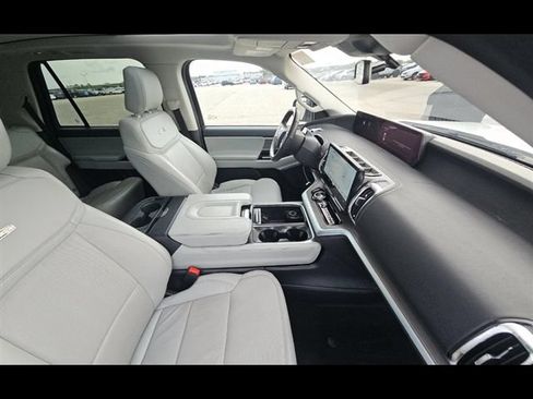 Used 2025 Ford Expedition Platinum AWD/4WD image 6