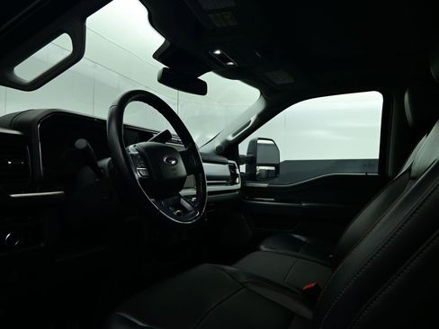 Used 2023 Ford F250 Lariat w/ Sport Appearance Package image 12