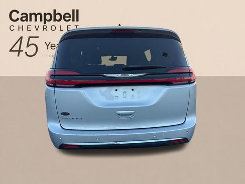 Used 2024 Chrysler Pacifica Touring-L FWD image 4