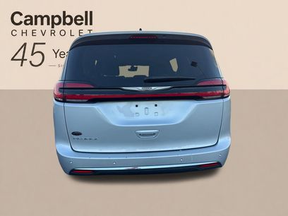 Used 2024 Chrysler Pacifica Touring-L