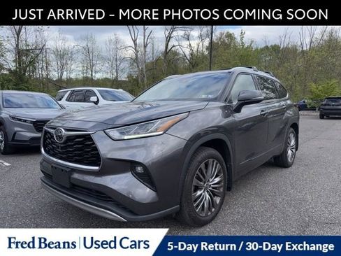 Used 2021 Toyota Highlander Platinum AWD/4WD image 3