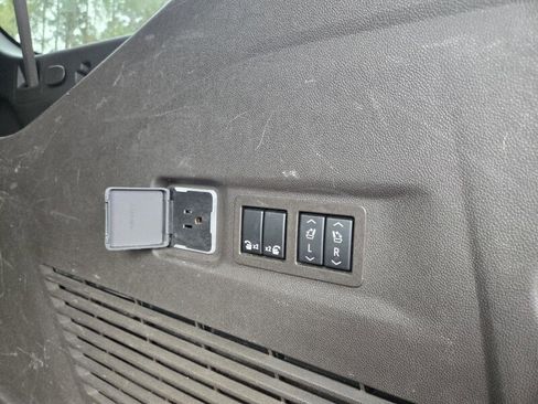 Used 2021 GMC Yukon XL SLT w/ SLT Luxury Package image 8