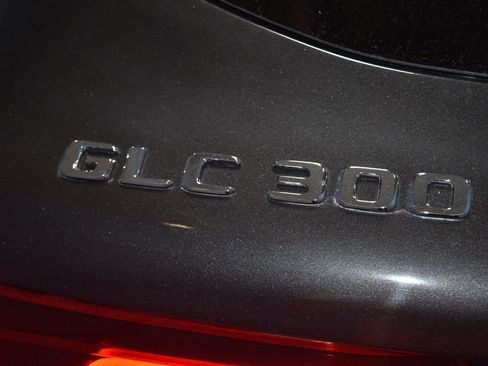 Used 2021 Mercedes-Benz GLC 300 4MATIC image 30