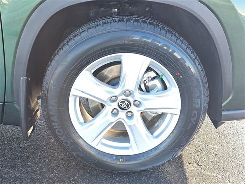 Used 2023 Toyota Highlander LE image 9