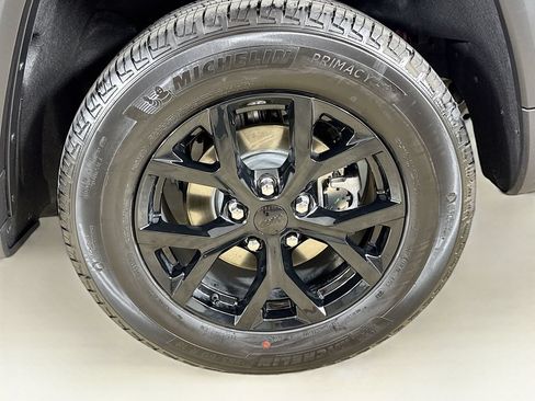Certified 2025 Jeep Grand Cherokee Altitude AWD/4WD image 27