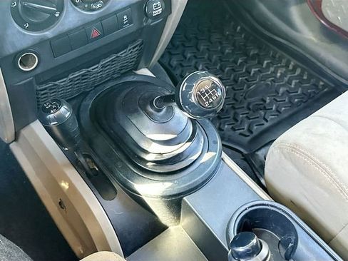 Used 2010 Jeep Wrangler Unlimited Sahara image 15