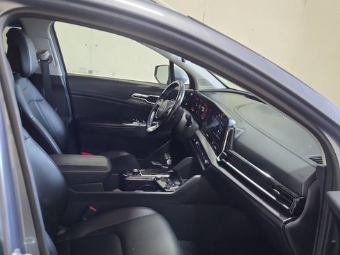 Used 2024 Kia Sportage EX AWD/4WD image 3