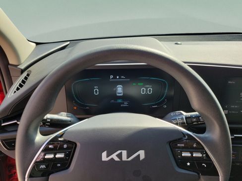 Used 2024 Kia Niro LX FWD image 15