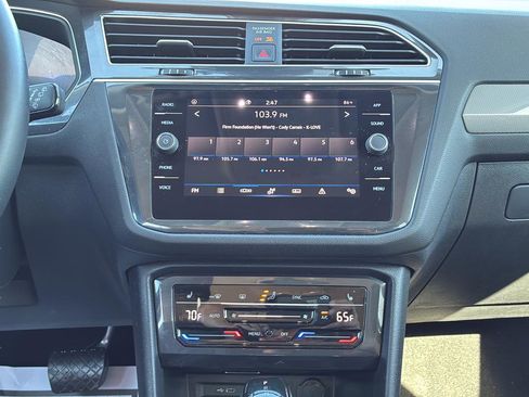 Used 2024 Volkswagen Tiguan SE image 25