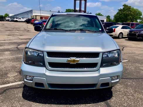 Used 2008 Chevrolet TrailBlazer LT w/ Sun And Sound Package RWD image 2