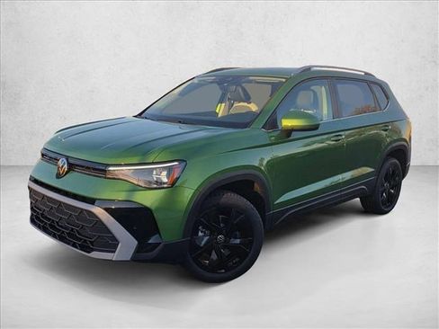 New 2026 Volkswagen Taos SE image 1