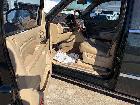 Used 2013 Cadillac Escalade EXT Premium image 5