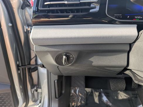 Used 2025 Volkswagen Jetta SE w/ Sunroof Package FWD image 25