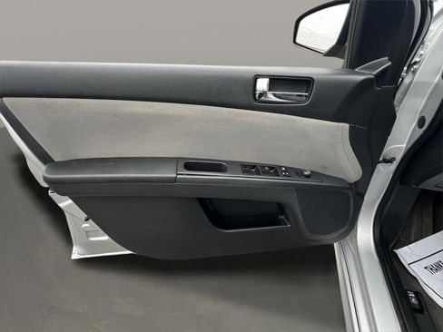 Used 2011 Nissan Sentra 2.0 SR w/ Special Edition Pkg image 8