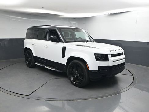 Used 2024 Land Rover Defender 110 X-Dynamic SE AWD/4WD image 25