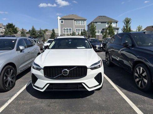 Used 2024 Volvo XC60 T8 Ultimate w/ Protection Package Premier AWD/4WD image 4