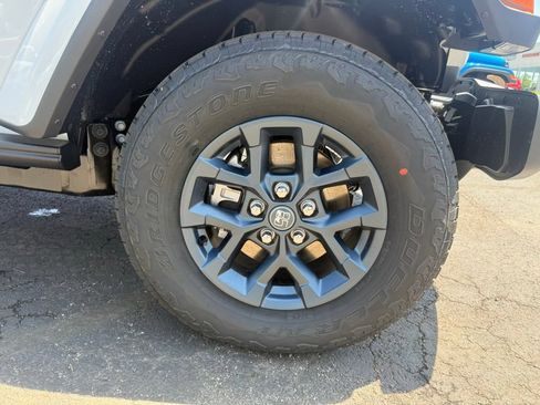 New 2026 Jeep Gladiator Sport AWD/4WD image 48