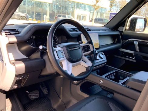 Used 2023 Land Rover Defender 130 X-Dynamic SE image 16