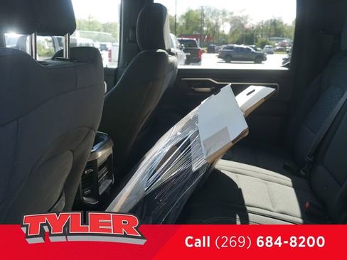 New 2026 RAM 1500 4x4 Crew Cab image 39