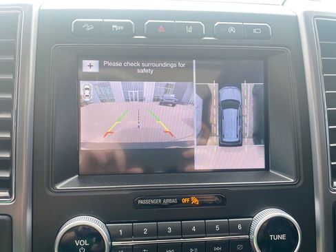 Used 2019 Ford Expedition Platinum image 13