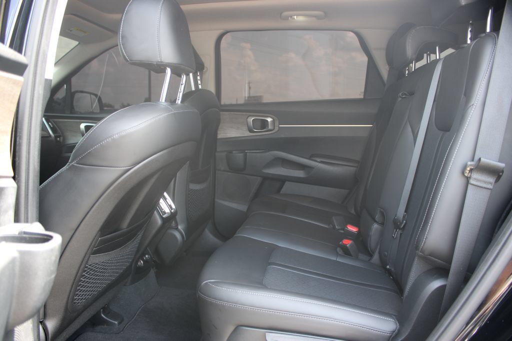 Used 2023 Kia Sorento S w/ Panoramic Sunroof Package AWD/4WD image 24