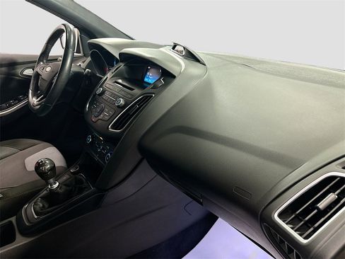 Used 2017 Ford Focus ST image 27