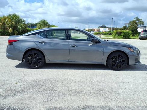 Used 2023 Nissan Altima 2.5 SR w/ SR Premium Package FWD image 8