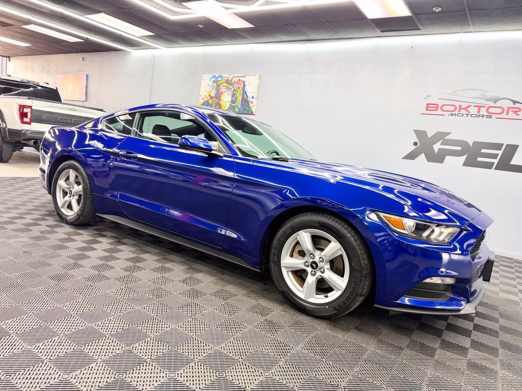 Used 2015 Ford Mustang Coupe RWD image 2