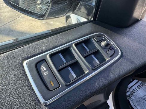 Used 2020 Jaguar F-PACE Premium image 16