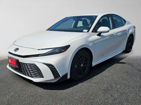 Used 2025 Toyota Camry SE w/ Convenience Package FWD image 7
