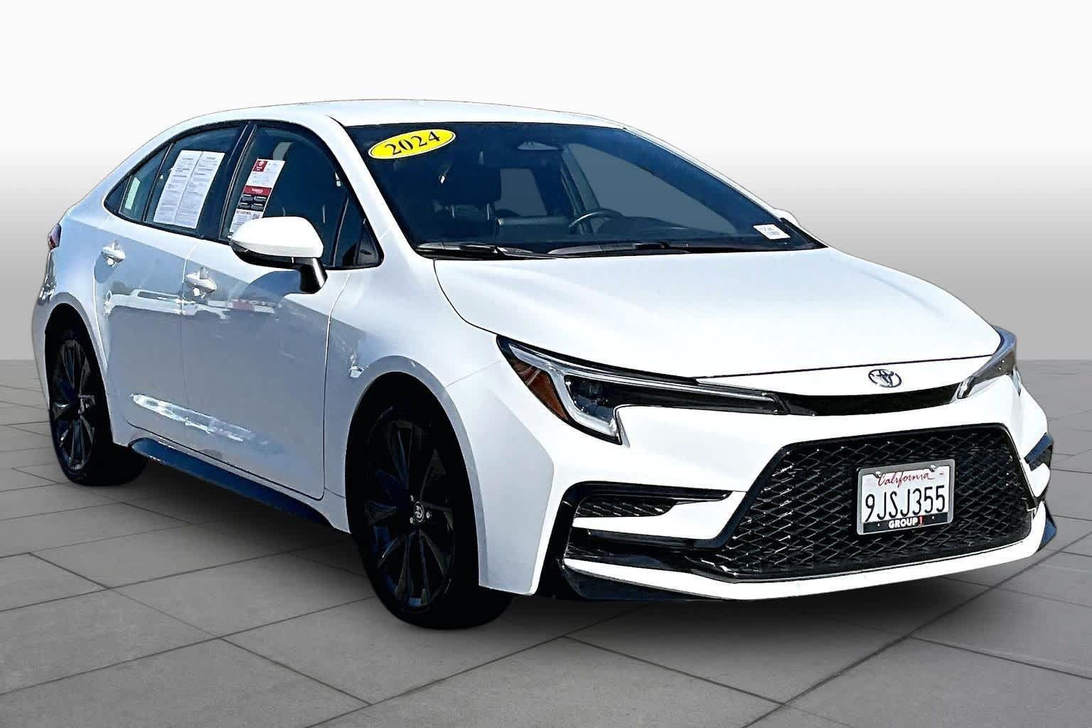 Used 2024 Toyota Corolla SE FWD image 2