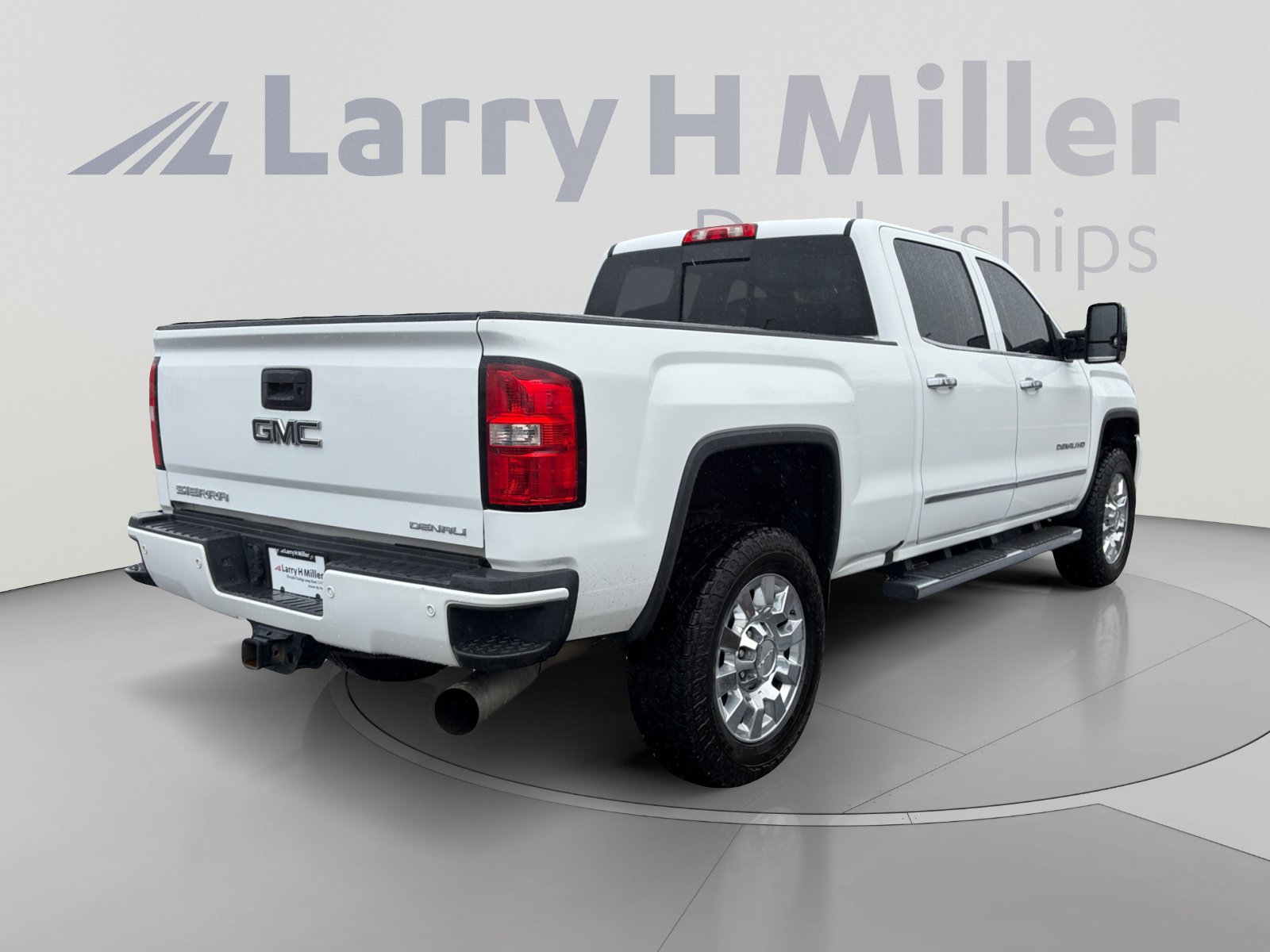 Used 2019 GMC Sierra 2500 Denali w/ Duramax Plus Package AWD/4WD image 6