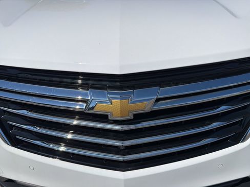 Used 2024 Chevrolet Equinox Premier image 36
