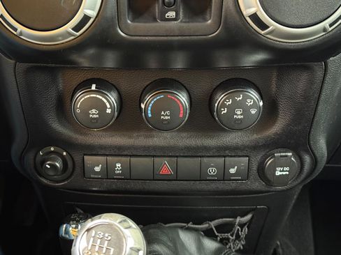 Used 2016 Jeep Wrangler Unlimited Sahara w/ Dual Top Group image 15