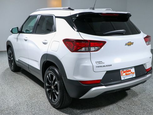Used 2021 Chevrolet TrailBlazer LT w/ Sun and Liftgate Package FWD image 9