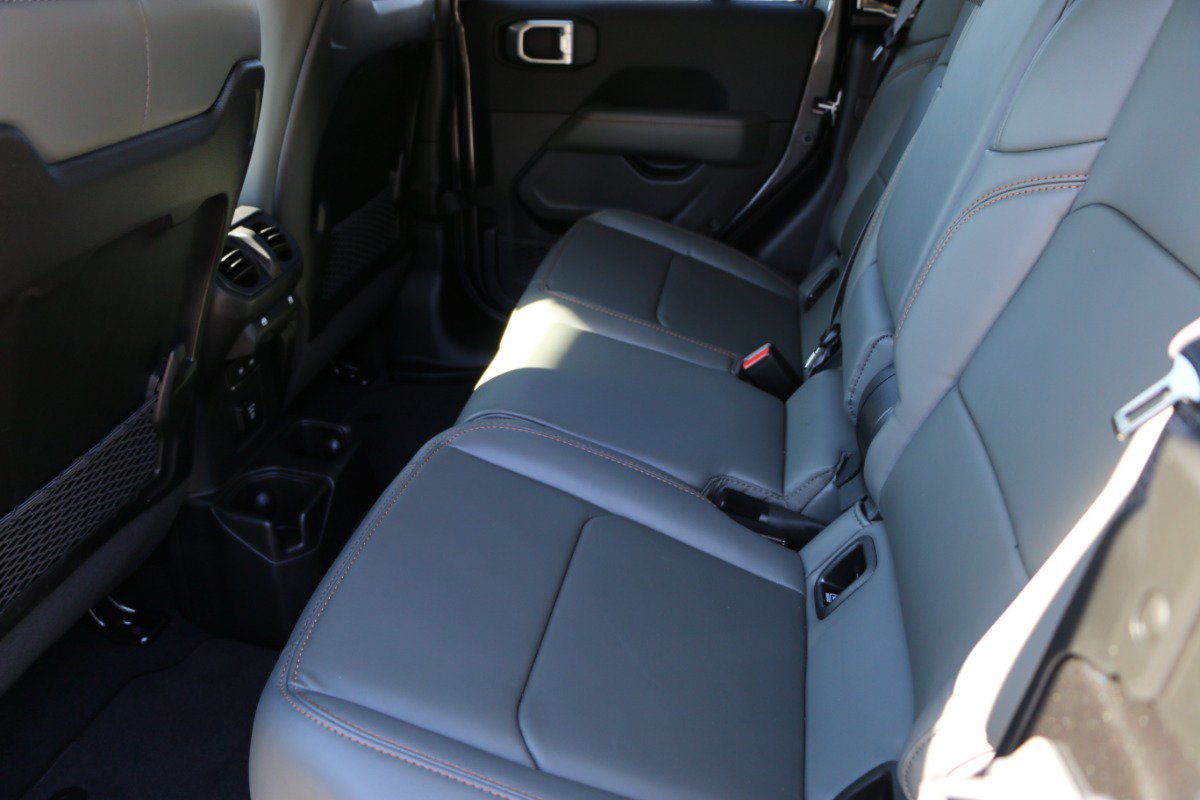Used 2026 Jeep Gladiator Mojave AWD/4WD image 28