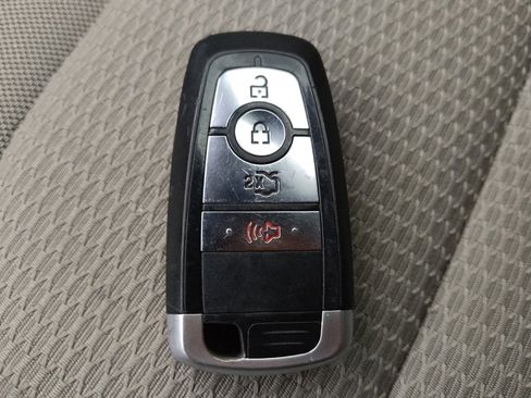 Used 2018 Ford Explorer XLT image 32