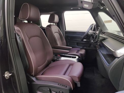 Used 2025 Volkswagen ID. Buzz Pro S RWD image 4