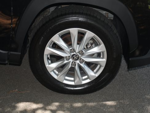 Used 2023 Toyota Corolla Cross LE w/ Moonroof Package AWD/4WD image 21